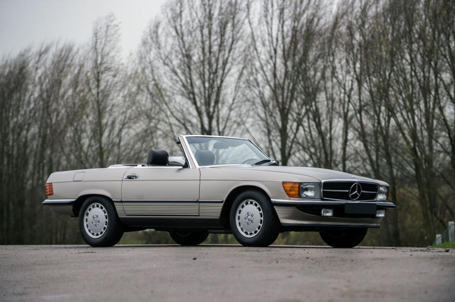  Mercedes-Benz 500 SL 1980 года  (фото 20 из 25)